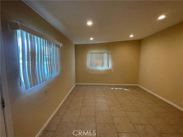 Image 1 of 6 For 45420 Park Street 4