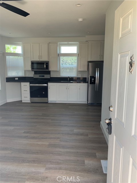 Detail Gallery Image 7 of 14 For 2767 W 1st St #14,  Santa Ana,  CA 92703 - 2 Beds | 1 Baths