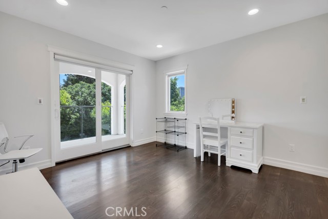Image 40 of 69 For 15460 La Maida Street