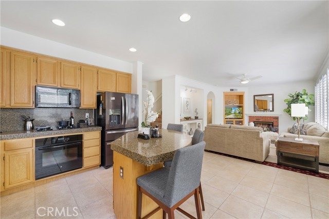 2 Westgate, Irvine CA: https://media.crmls.org/medias/6097bb42-c7b6-496a-a952-e28d58feeeb0.jpg
