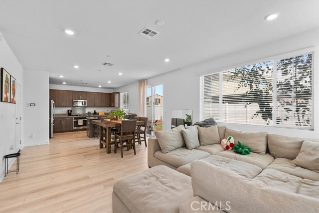 Detail Gallery Image 13 of 50 For 2335 Powell Dr, Rialto,  CA 92377 - 3 Beds | 2/1 Baths