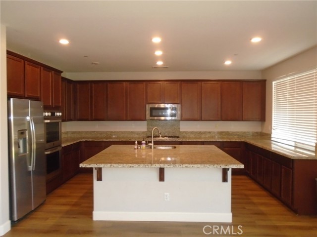 4081 Chamomile Court, San Bernardino CA: https://media.crmls.org/medias/6098f0fd-6a61-4e07-b62f-ce361f1dd8a6.jpg