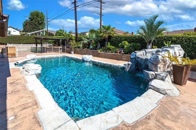 1006 W Dorothy Drive, Brea CA: https://media.crmls.org/medias/6099159f-c3f5-4b91-b230-0b9dc0188b06.jpg