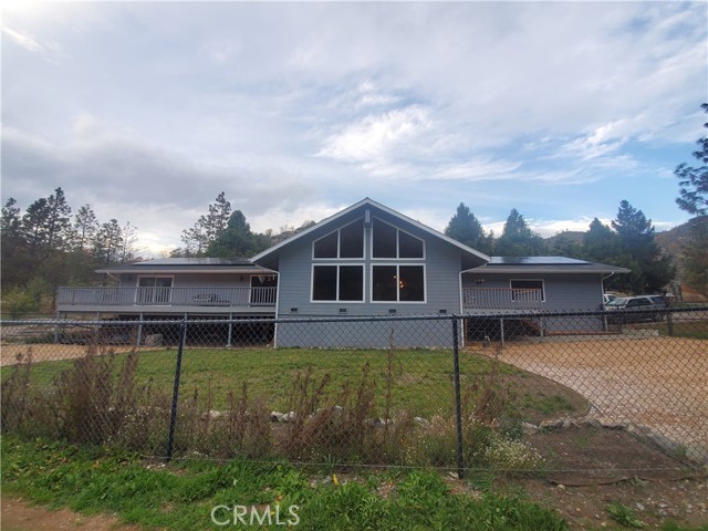 Detail Gallery Image 1 of 1 For 11230 Hwy 96, Klamath River,  CA 96050 - 4 Beds | 4 Baths
