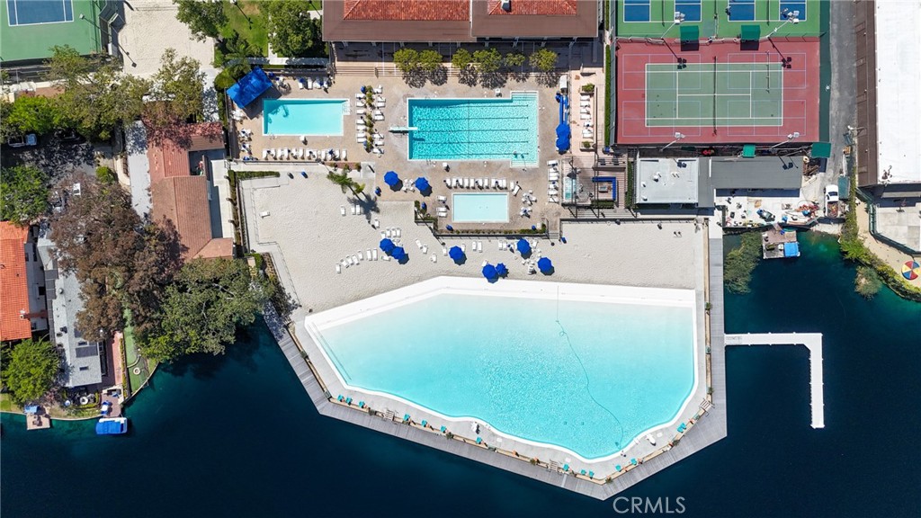 https://media.crmls.org/medias/6099ee03-2132-472f-a07f-789e08e6a510.jpg?preset=X-Large