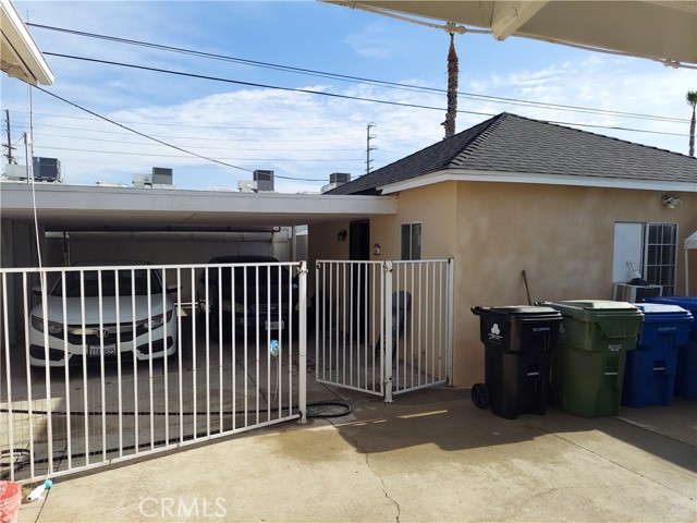 Detail Gallery Image 15 of 20 For 6230 Peach Ave, Van Nuys,  CA 91411 - 4 Beds | 2/1 Baths