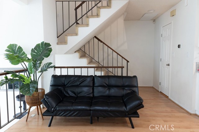 21241 Lassen Street, Chatsworth CA: https://media.crmls.org/medias/609cfaa0-a28d-4250-bb62-68ae60f082d0.jpg