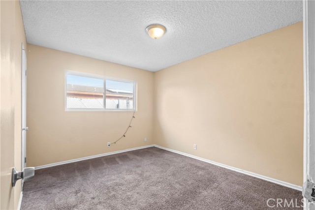 Detail Gallery Image 9 of 23 For 1320 White Ln, Bakersfield,  CA 93307 - 4 Beds | 2 Baths