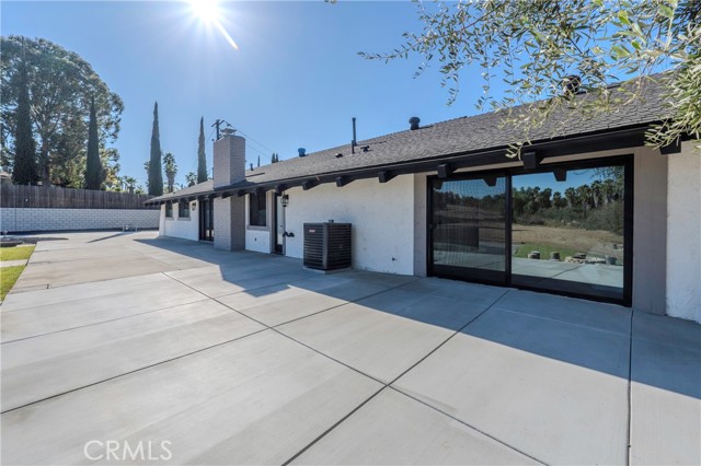 Detail Gallery Image 12 of 15 For 17221 Ranchero Rd, Riverside,  CA 92504 - 5 Beds | 2 Baths