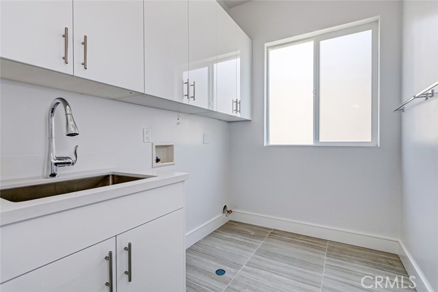 Detail Gallery Image 37 of 41 For 2321 Clark Ln #B,  Redondo Beach,  CA 90278 - 4 Beds | 4/1 Baths