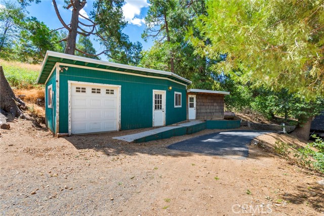 Image 23 of 66 For 39065 Oak Glen Road