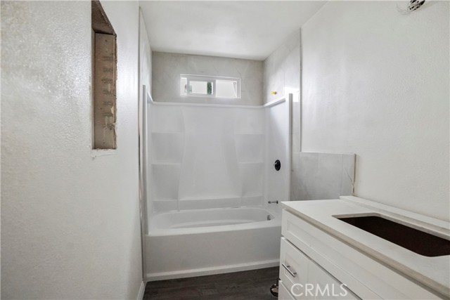 1003 W Myrtle Street, Santa Ana CA: https://media.crmls.org/medias/60a1bc22-c148-4138-8cec-c4e2ac5af840.jpg
