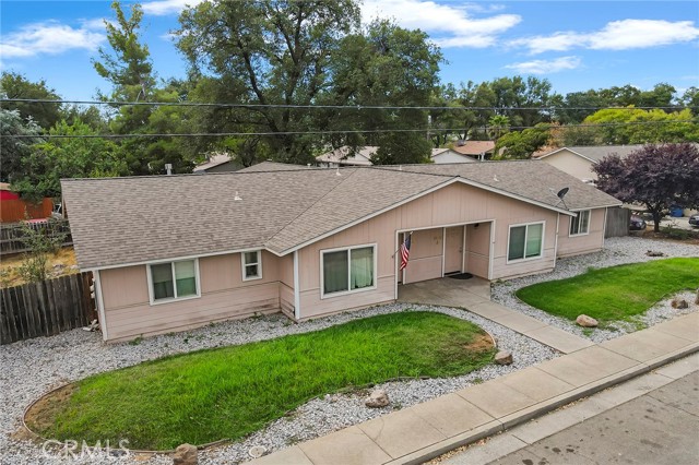 Detail Gallery Image 5 of 54 For 1175 Le Brun Ln #B,  Redding,  CA 96002 - 6 Beds | 4 Baths