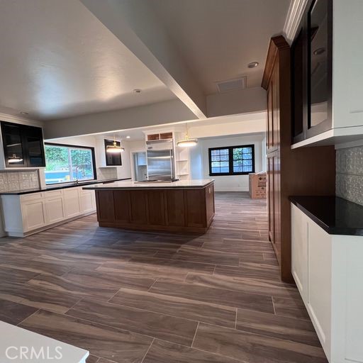 Detail Gallery Image 4 of 12 For 5266 Veronica St, Los Angeles,  CA 90008 - 3 Beds | 3 Baths