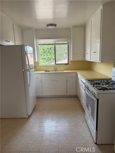 Detail Gallery Image 5 of 7 For 235 Belmont Ave #6,  Long Beach,  CA 90803 - 1 Beds | 1 Baths