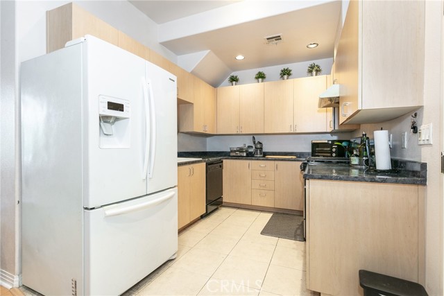 Detail Gallery Image 10 of 43 For 50 W Mountain St #13,  Pasadena,  CA 91103 - 2 Beds | 2 Baths