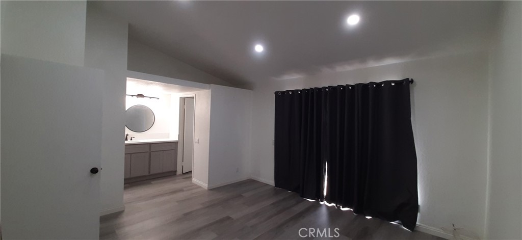 https://media.crmls.org/medias/60a46a5e-39c4-4c35-9a87-82e08af972f1.jpg?preset=X-Large