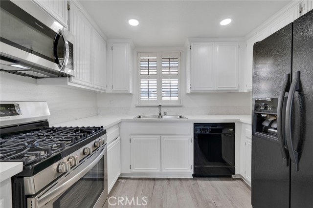 Detail Gallery Image 5 of 27 For 26746 Claudette St #462,  Canyon Country,  CA 91351 - 2 Beds | 2 Baths