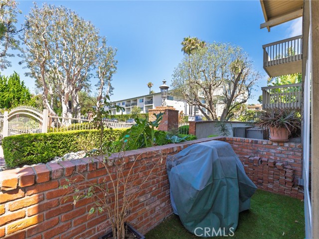 6526 Ocean Crest Drive, Rancho Palos Verdes CA: https://media.crmls.org/medias/60a6395a-f1c3-4507-bc82-09ba575e7f55.jpg