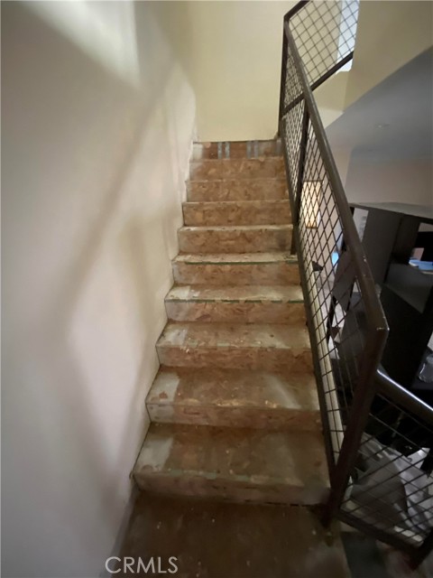 Detail Gallery Image 5 of 10 For 621 E Olive Ave #106,  Burbank,  CA 91501 - 3 Beds | 3 Baths