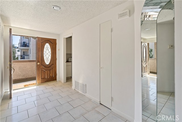5333 Zelzah Avenue, Encino CA: https://media.crmls.org/medias/60a7708c-85c9-46a9-92d0-116f10c69ba0.jpg