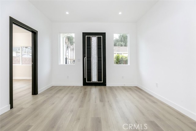 15009 Wyandotte Street, Van Nuys CA: https://media.crmls.org/medias/60a7d896-e733-4251-adeb-1289262df34b.jpg