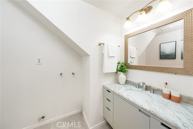 Detail Gallery Image 10 of 26 For 1026 S Marengo Ave #4,  Alhambra,  CA 91803 - 3 Beds | 2/1 Baths