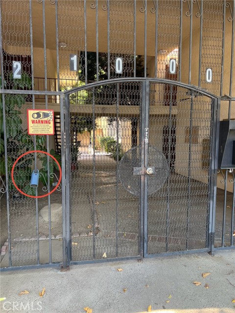 21000 Parthenia Street, Canoga Park CA: https://media.crmls.org/medias/60a8d2fa-2cb8-4d44-a57f-9933b5c9304f.jpg