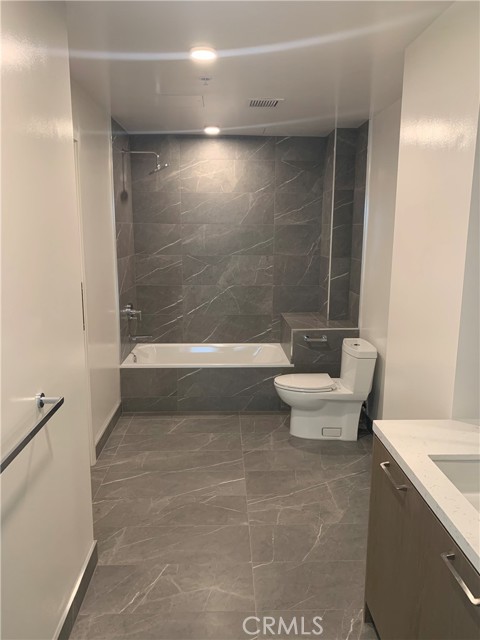 Detail Gallery Image 8 of 20 For 400 S Broadway #1012,  Los Angeles,  CA 90013 - 1 Beds | 1 Baths