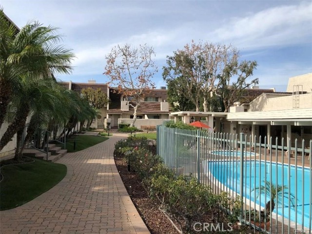 Detail Gallery Image 3 of 25 For 22219 1/2 Erwin St, Woodland Hills,  CA 91367 - 2 Beds | 2/1 Baths