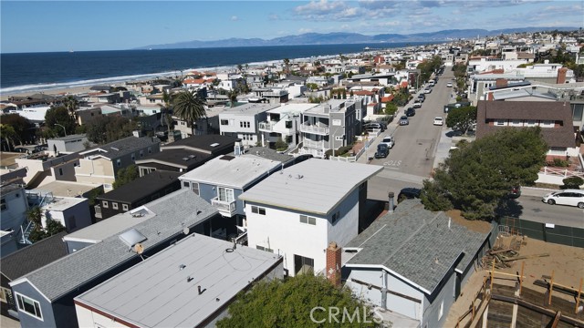 250 24th St, Hermosa Beach, California 90254, 3 Bedrooms Bedrooms, ,1 BathroomBathrooms,Residential,Sold,24th St,SB22037743