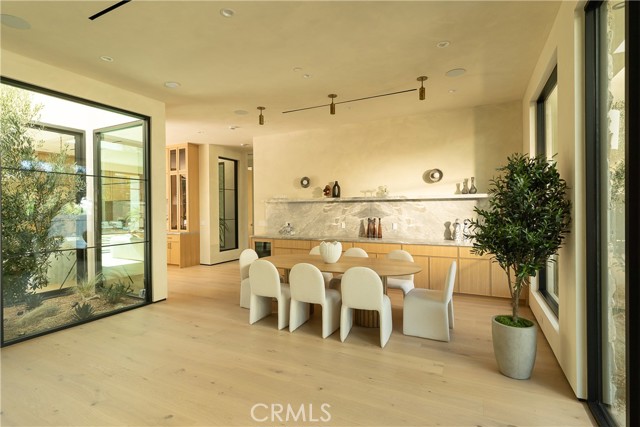 Detail Gallery Image 19 of 36 For 23340 Collins, Woodland Hills,  CA 91367 - 4 Beds | 4/1 Baths