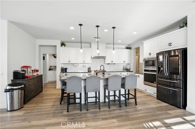 Detail Gallery Image 9 of 75 For 11715 Periwinkle Pl, Jurupa Valley,  CA 91752 - 6 Beds | 4/1 Baths