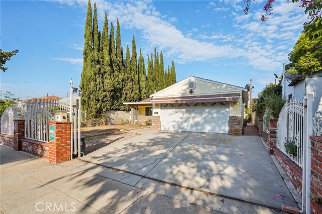 5810 Denny Avenue, North Hollywood CA: https://media.crmls.org/medias/60ac00b2-f93e-4e22-9d5c-f644d481e8a3.jpg
