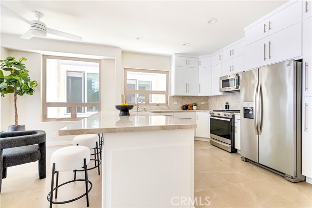 Detail Gallery Image 11 of 30 For 125 24th St, Newport Beach,  CA 92663 - 4 Beds | 3/1 Baths