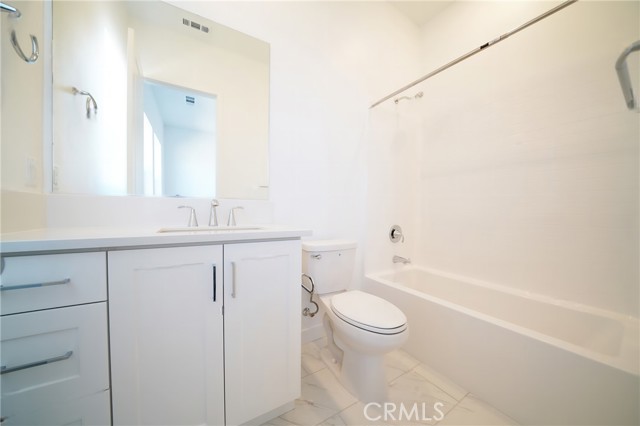 29425 Camino Surfeo, Valencia CA: https://media.crmls.org/medias/60ac8cb3-617b-45c7-a9e7-9882e0ef7ee2.jpg