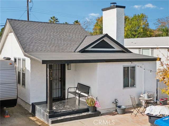 313 N 3rd St, Banning CA: https://media.crmls.org/medias/60acaf43-3101-4c55-afeb-bdfb0e46fcf1.jpg