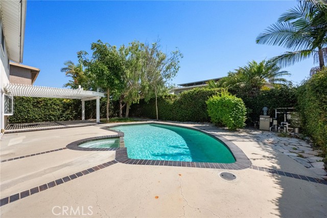 9882 Kings Canyon Drive, Huntington Beach CA: https://media.crmls.org/medias/60ad74c8-d1e0-4709-a410-2a44f3da6735.jpg