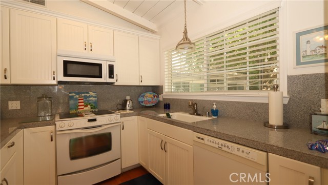 Detail Gallery Image 4 of 33 For 12744 Island Cir, Clearlake Oaks,  CA 95423 - 3 Beds | 2 Baths