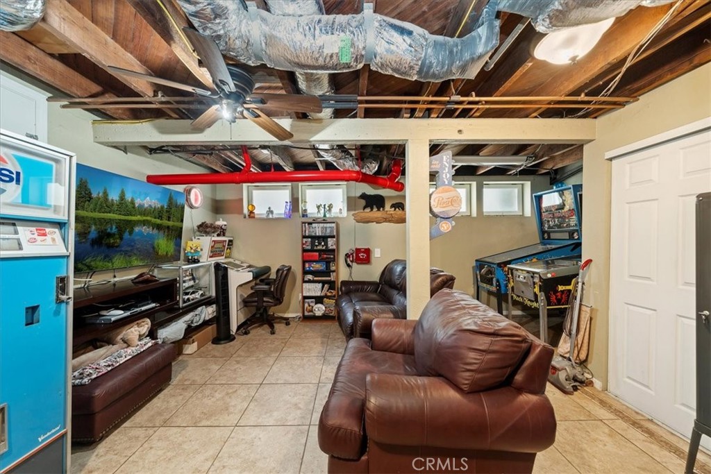 https://media.crmls.org/medias/60ae4677-f866-471e-a944-2ece597b20bb.jpg?preset=X-Large
