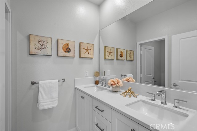 Detail Gallery Image 23 of 53 For 27206 Narrowleaf Willow Ln, Valencia,  CA 91381 - 3 Beds | 2/1 Baths