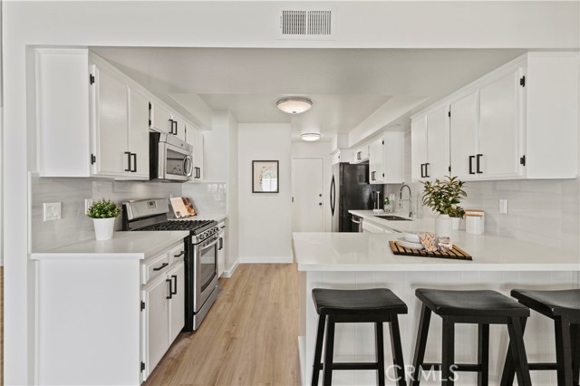 25273 Avenida Dorena, Newhall CA: https://media.crmls.org/medias/60aec0f8-de02-4149-adc3-b03fd0c68c65.jpg