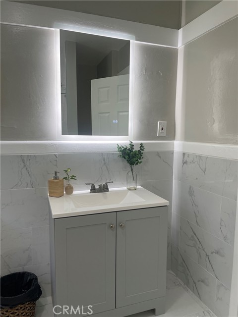 5426 4th Avenue, Los Angeles CA: https://media.crmls.org/medias/60aee5b7-fb9f-4ce9-8726-d8b46734c40d.jpg