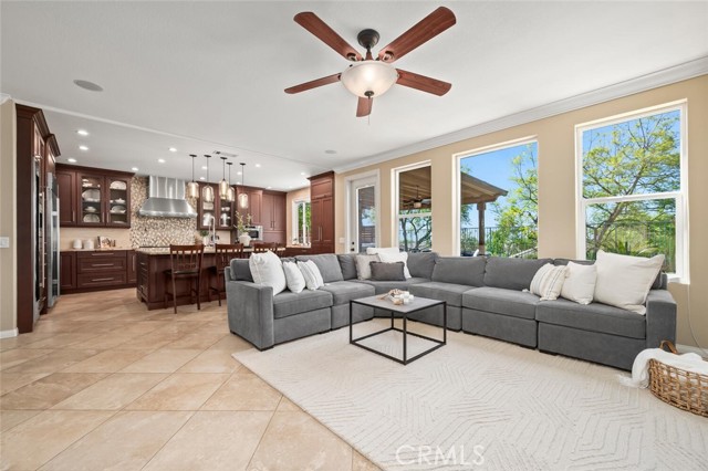 6 Las Plumas, Rancho Santa Margarita CA: https://media.crmls.org/medias/60afe5df-ed75-4c68-a4bc-2a03a5c318e2.jpg
