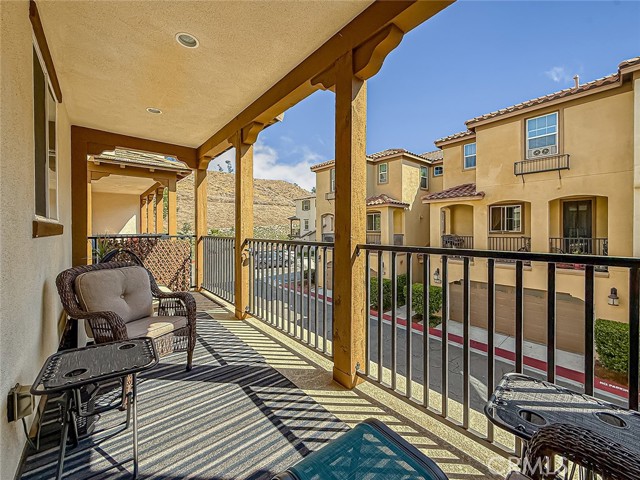 26707 Lexington Lane, Saugus CA: https://media.crmls.org/medias/60b0803f-7bc3-4327-aa46-2a9b0aa6f347.jpg