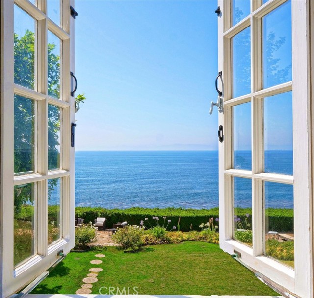 605 Paseo Del Mar, Palos Verdes Estates CA: https://media.crmls.org/medias/60b0a525-31c3-4a5a-b5bf-9a1ca8be6aa9.jpg