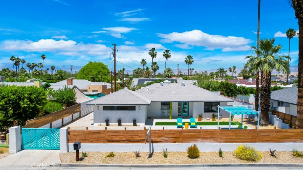 https://media.crmls.org/medias/60b111ca-cc4e-4b09-9fd5-8931755d94b1.jpg?preset=X-Large