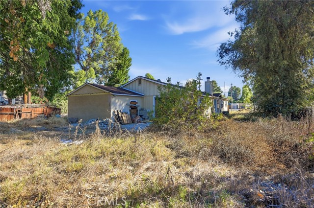 23201 Califa Street photo 9