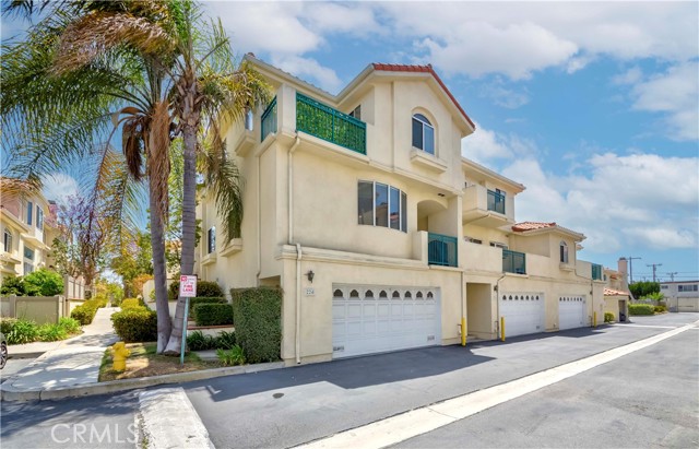 4489 Spencer Street, Torrance CA: https://media.crmls.org/medias/60b2b359-d02e-4943-99d2-d2a4b9e393b7.jpg