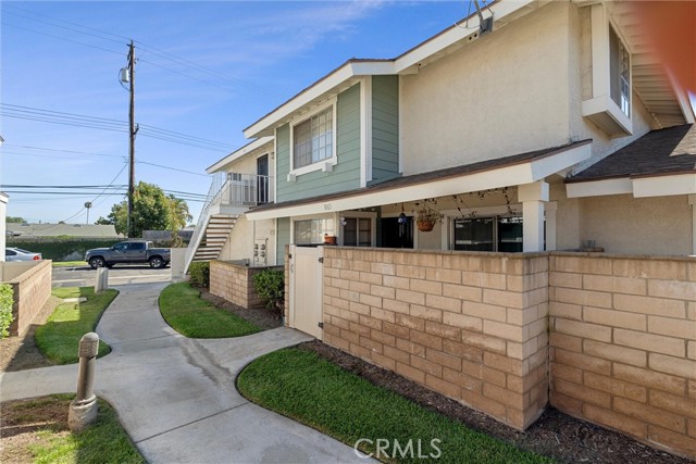 8165 Woodland Dr, Buena Park CA: https://media.crmls.org/medias/60b34165-5cee-41ae-90c1-7c94bd7f7e21.jpg